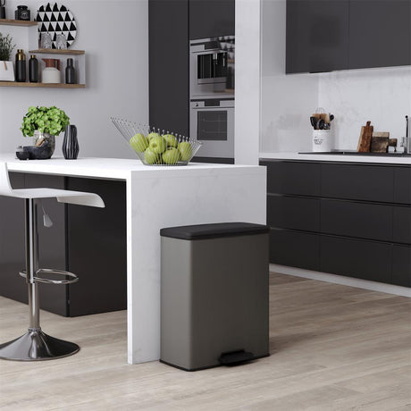 Poubelle à pédale Curver Decobin 65l gris froid