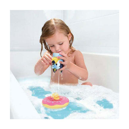 Moose Toys Bluey splashes and floating play figure bath toy