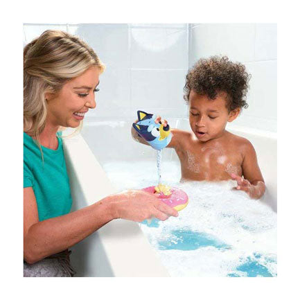 Moose Toys Bluey splashes and floating play figure bath toy