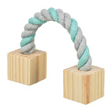 Trixie joue à la corde avec du bois