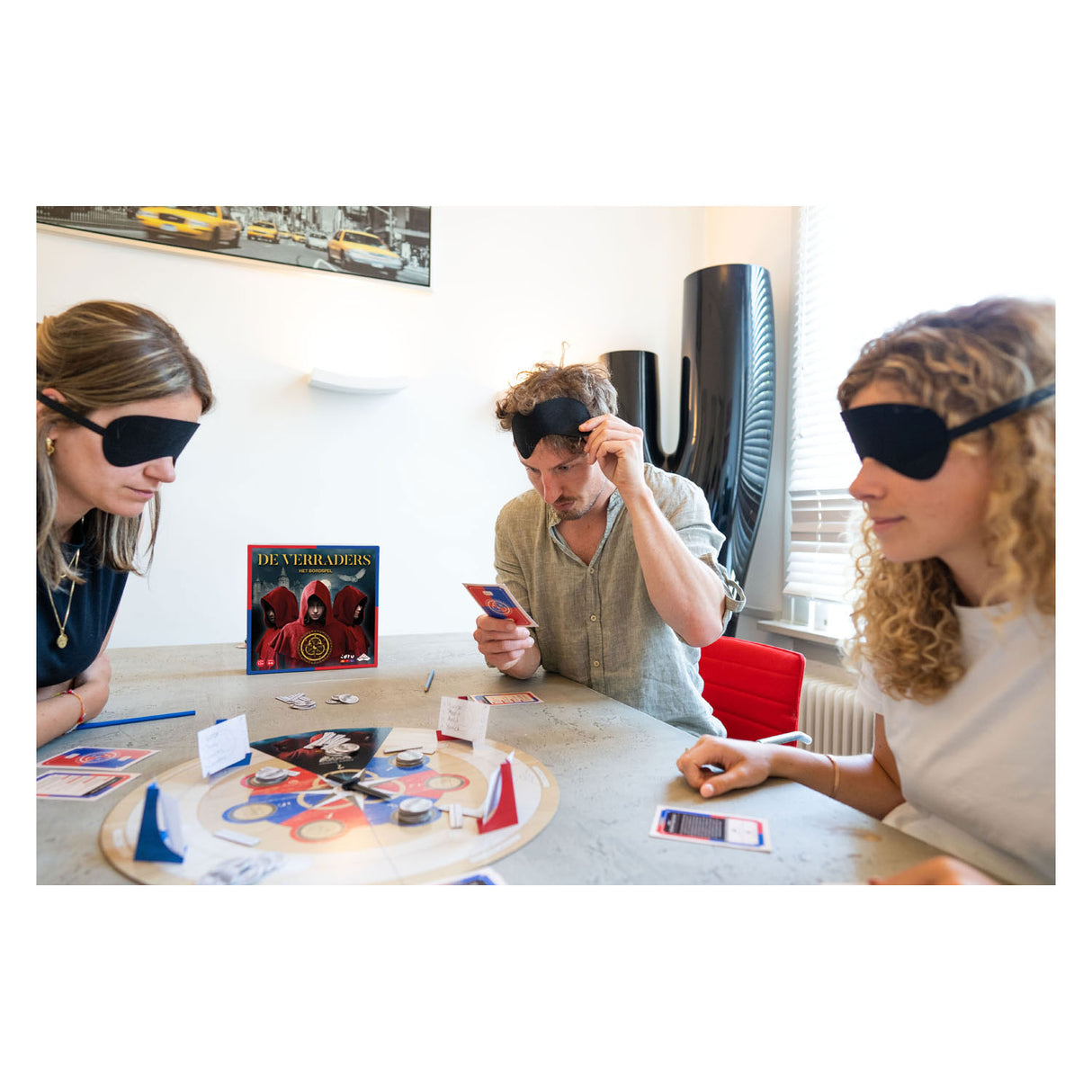 Jeux d'identité les traîtres le jeu de société - basé sur la série TV - incarnez un traître ou un allié