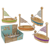 Bateau jouet en bois Dsp. 11,5x5,5 cm.