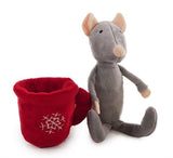 Souris en bois de rose dans une tasse à thé en peluche