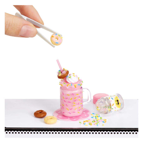 Miniverse make it mini foods : dîner série 4 - kit de bricolage - fabrication de miniatures - collations et boissons - table incluse