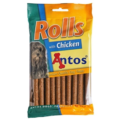 Antos roule des bâtonnets de poulet