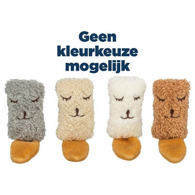 Trixie visage endormi avec peluche herbe à chat assortie