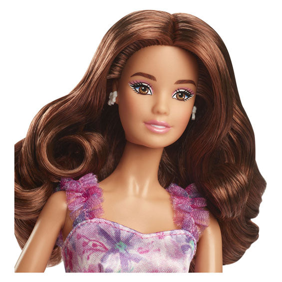 Mattel muñeca exclusiva con cabello rubio y velada en blanco y negro