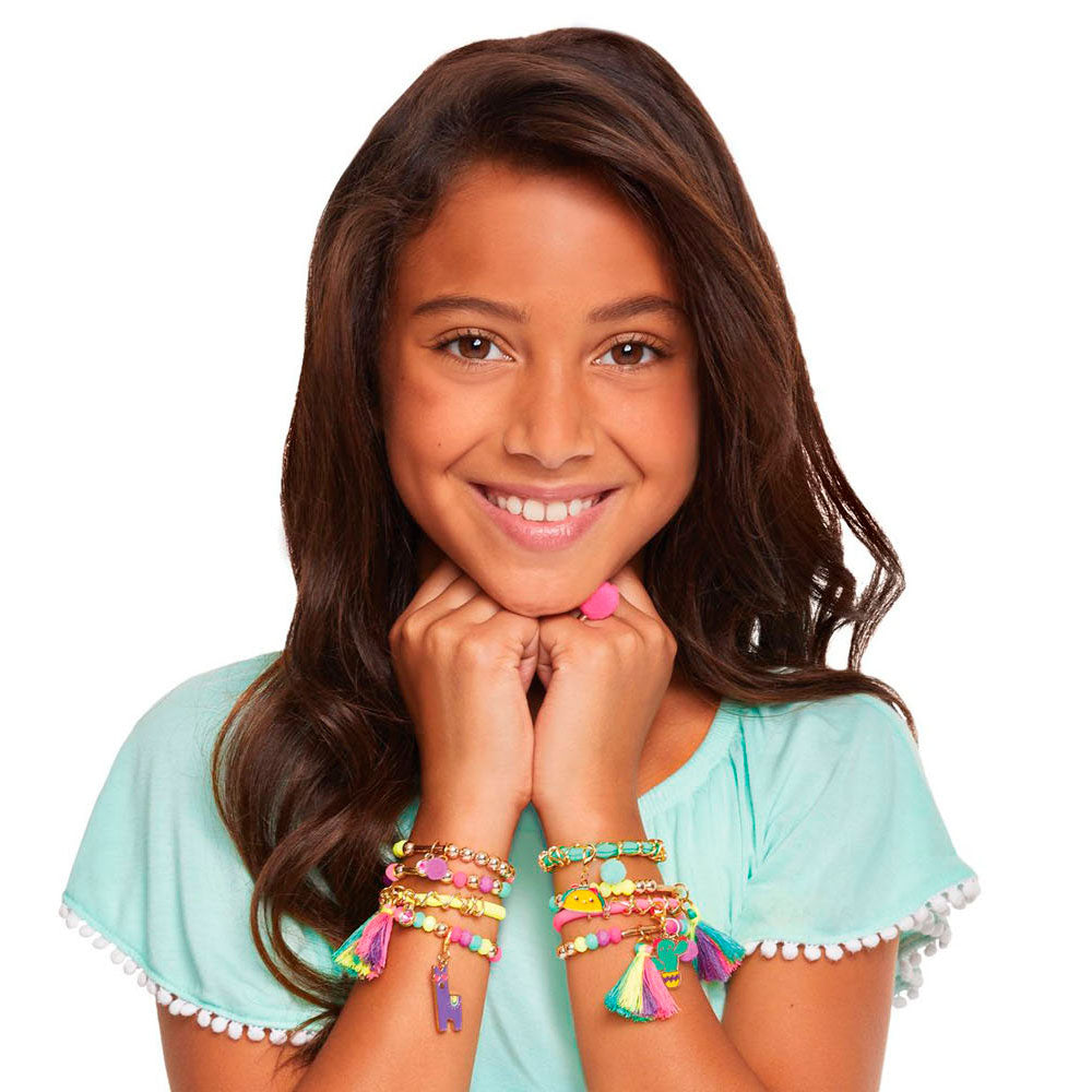 Rendez-le réel - réalisez des bracelets fluo avec des breloques - réalisez 10 bracelets et une bague