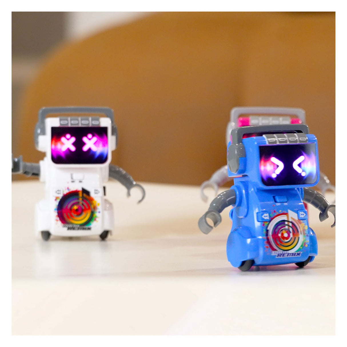 Robot dansant bleu Silverlit robo remix - avec lumière et son