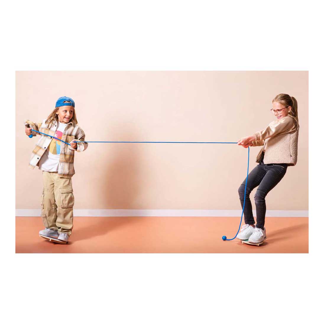Bs Toys jeu de tir à la corde en bois pour deux à trois parties.