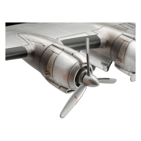 Maquette Revell Lockheed L.1049g Super Constellation Lufthansa 1:144 - 95 pièces.