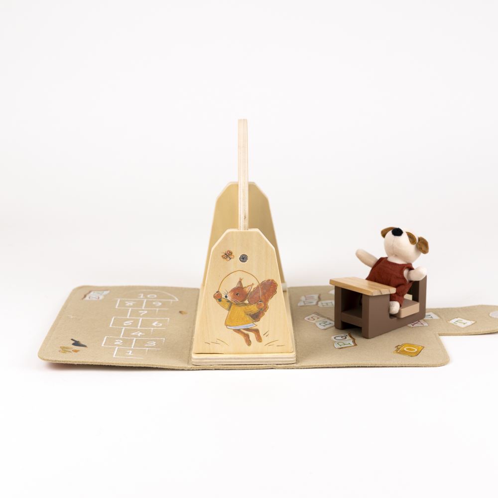 Mini amis de l'école d'Egmont. 23x21x10cm