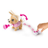 Simba chi chi aime un chien paresseux qui marche avec une télécommande