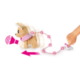Simba chi chi aime un chien paresseux qui marche avec une télécommande