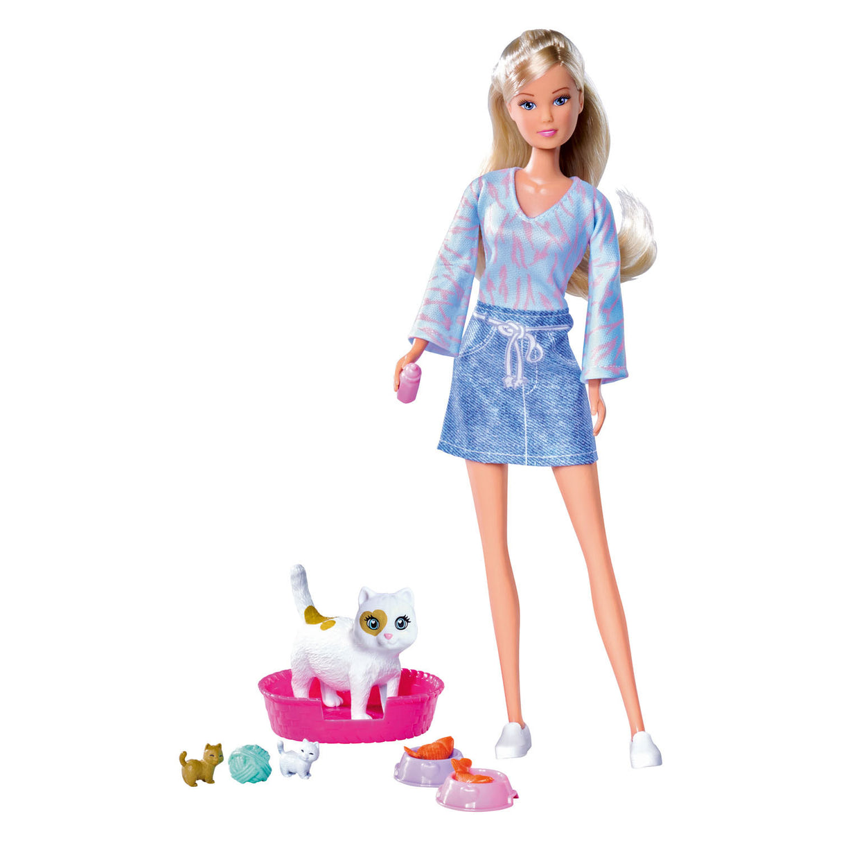 Steffi aime la poupée mannequin avec des chatons