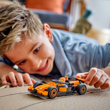 Lego city 60442 pilote de F1 avec voiture de course McLaren