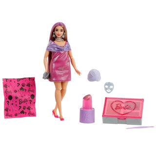 Barbie dévoile une poupée courbée rose glam déballée lors d'une fête