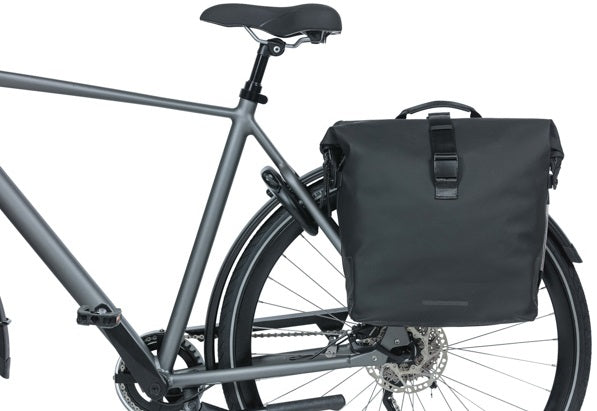 Basil Soho dubbel cykelväska Nordlicht - Vattentät, PU, ​​Rolltop -stängning, lämplig för Mik, 41 LTR, Night Black