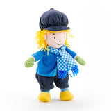 Fien et Teun embrassent Teun en hiver