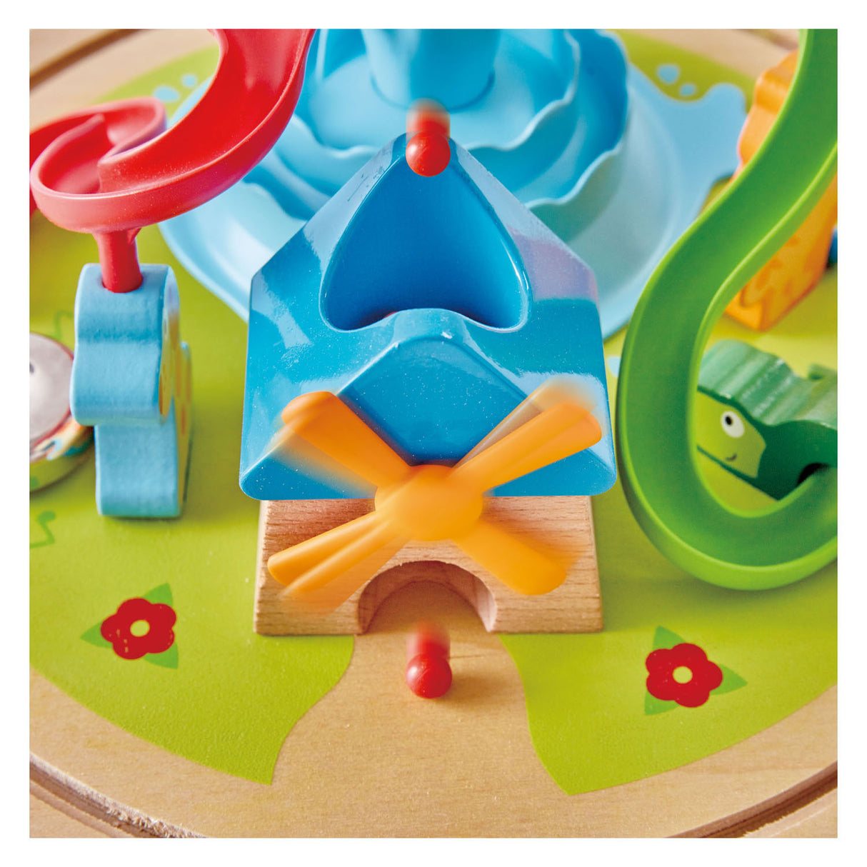 Hape Bol s magnetickým Doolhof Sunney Valley Dome