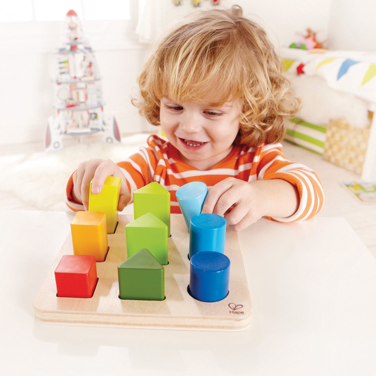 Formes de planche de tri en bois Hape