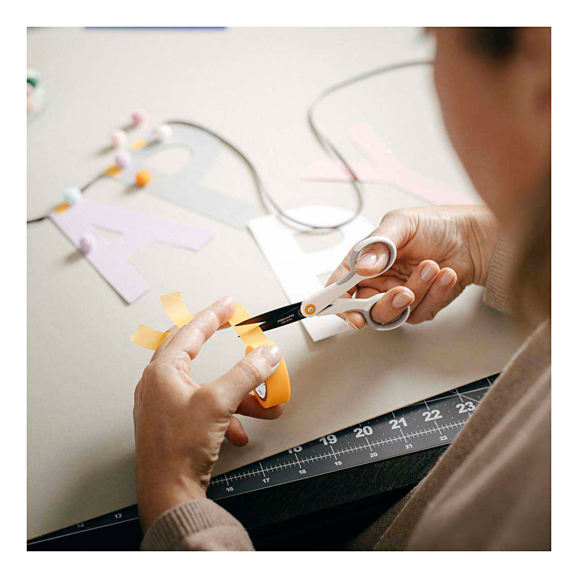Https : www.cchobby.nl fiskars-non-stick-general-scissors-l-12-cm-right-handed-1-piece