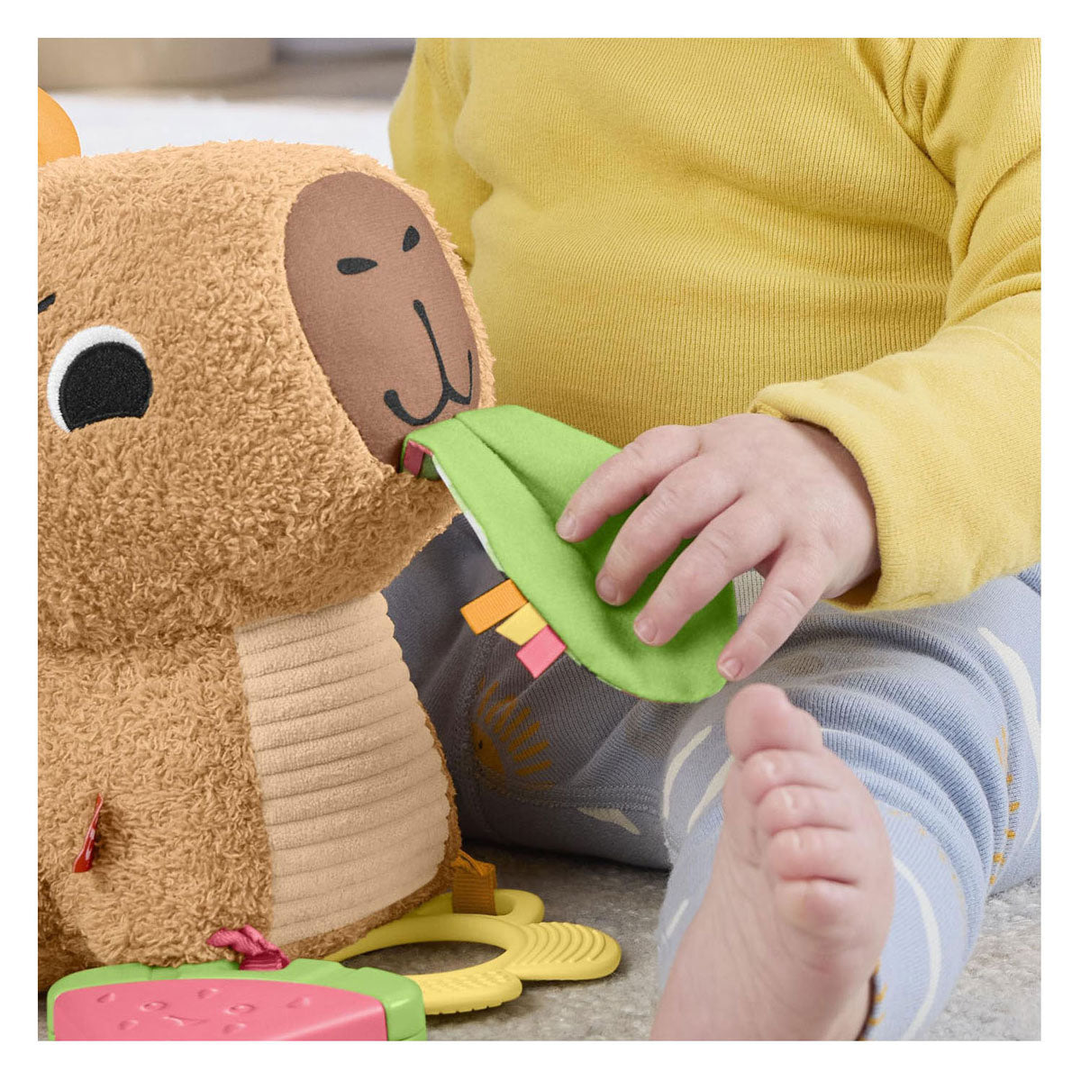 Peluche capybara snacking Fisher-price - jouet sensoriel avec anneau de dentition et hochet