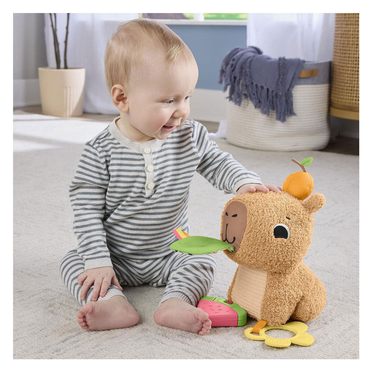 Peluche capybara snacking Fisher-price - jouet sensoriel avec anneau de dentition et hochet