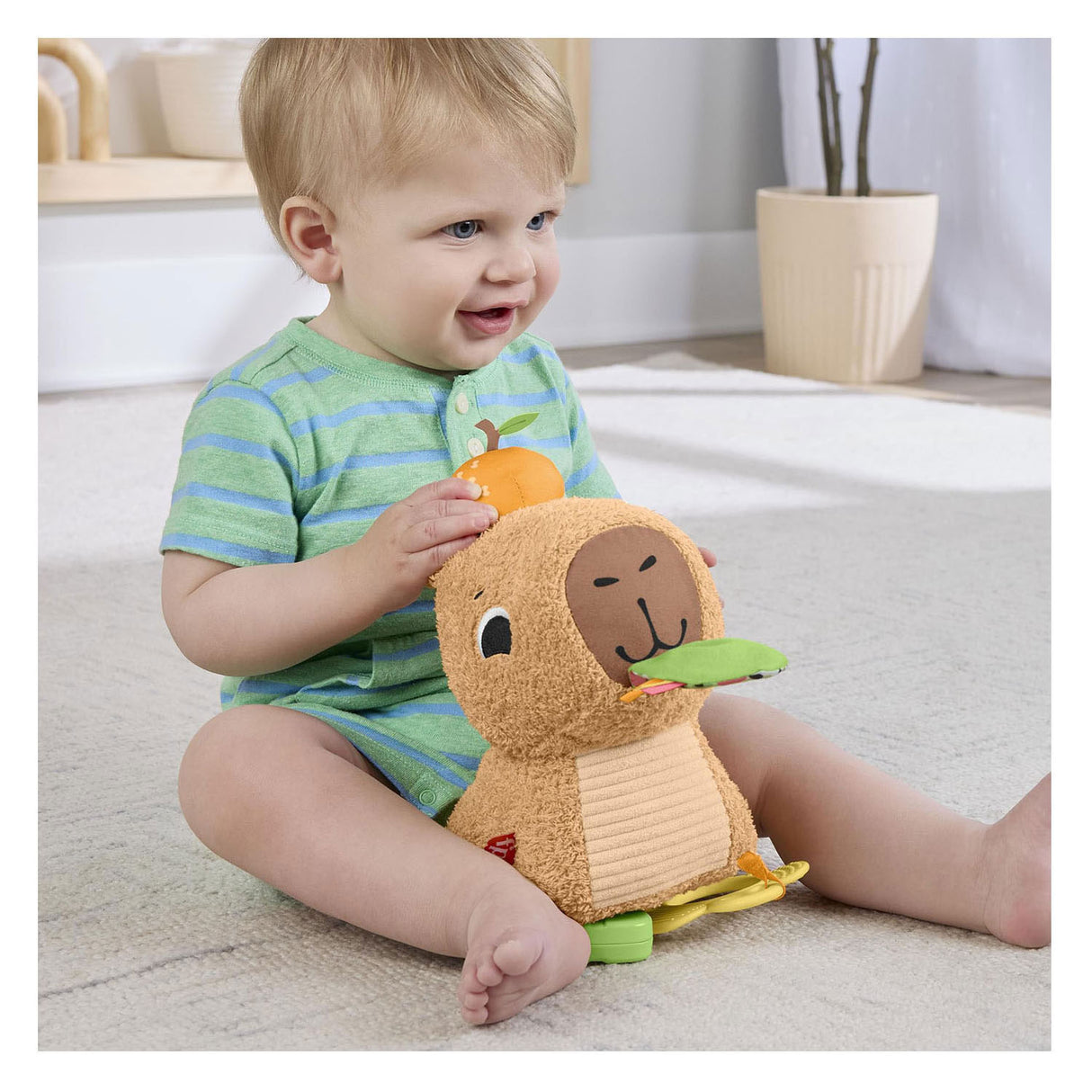 Peluche capybara snacking Fisher-price - jouet sensoriel avec anneau de dentition et hochet