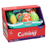 Couper des légumes dans un panier