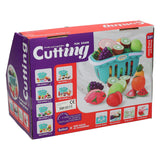 Couper des fruits dans un panier