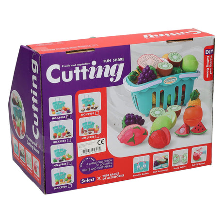 Couper des fruits dans un panier