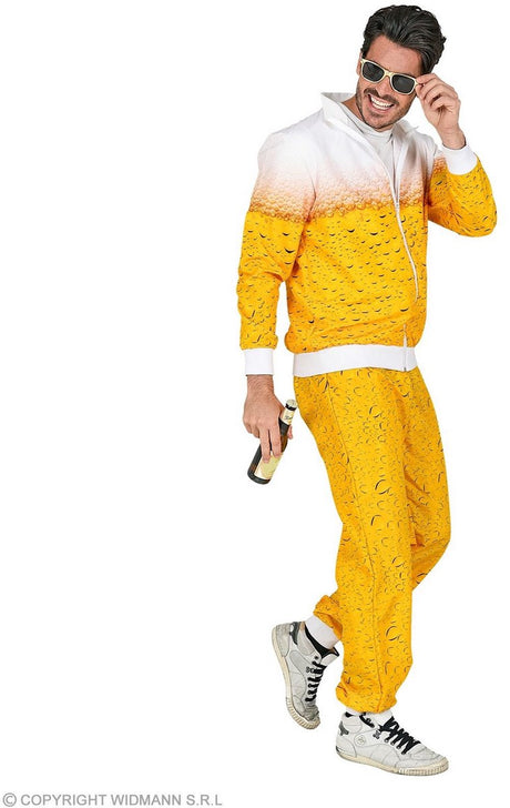 Widmann s'amuse avec un costume de survêtement rétro à la bière