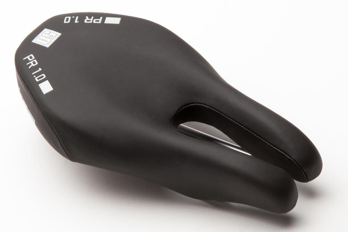 In collaboration with Saddle in collaboration with pr1.0 hybrid race