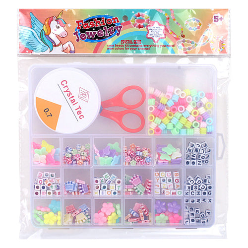 Ensemble de perles dans une boîte de rangement avec cordon à ciseaux