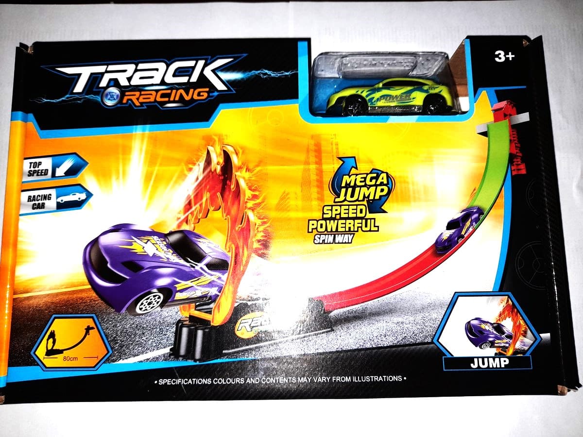 Le circuit de course sur piste Jonotoys comprenant 1 piste de voiture mesure 80 cm de long