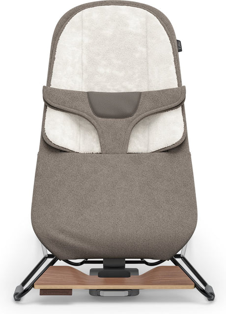 Uppababy - Mira Wells - chaise à bascule - transat - taupe - cadre noir avec base en bois - bébé et tout-petit - chaise à bascule 2 en 1 - relax