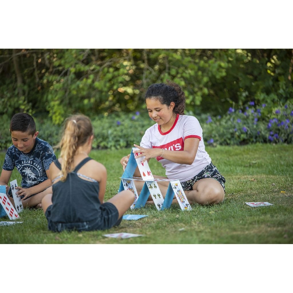 Grand jeu de cartes pour jouer en plein air