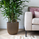 Groove Planter Capi 35x34 cm de couleur noire et or
