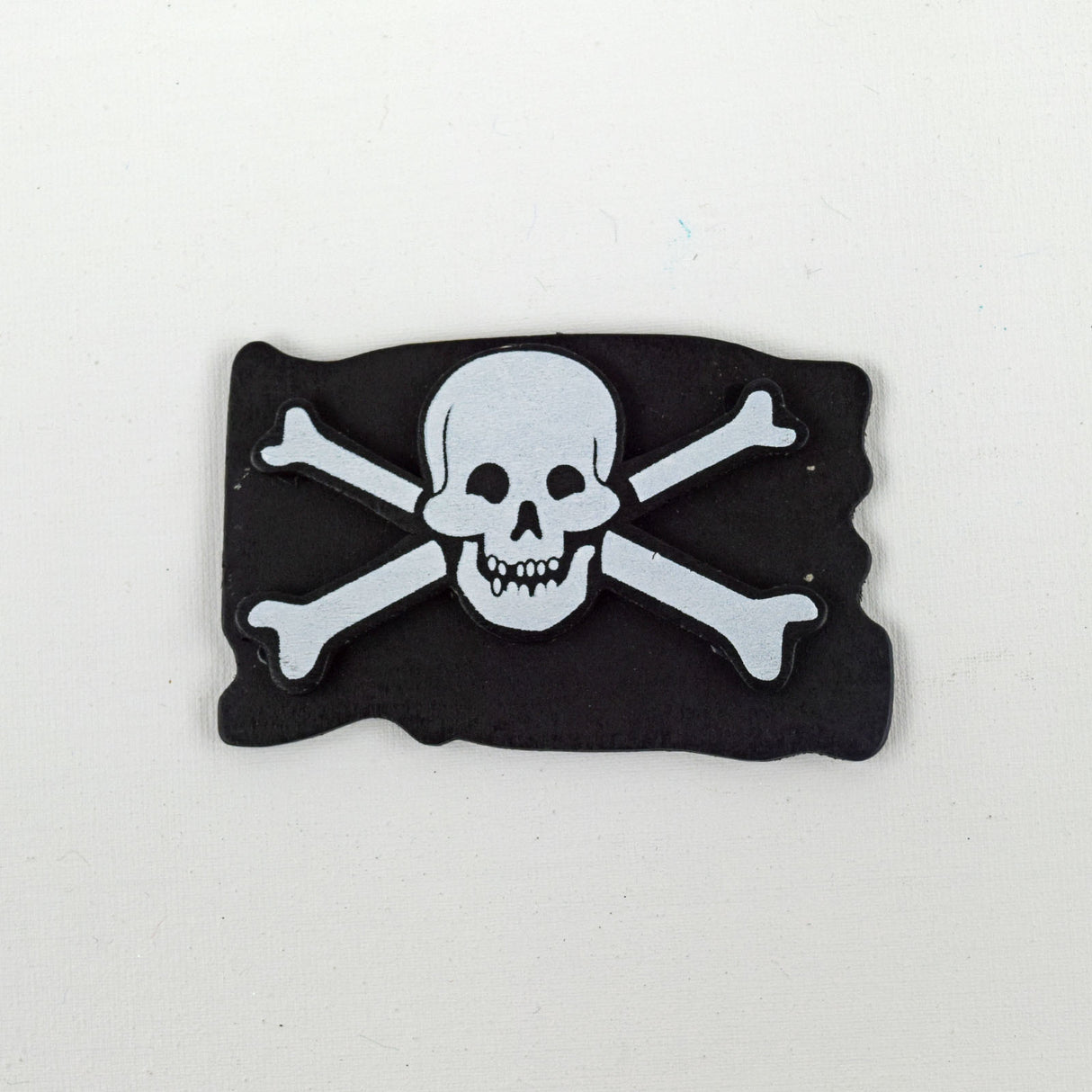 Darice • drapeau pirate en forme de bois peint