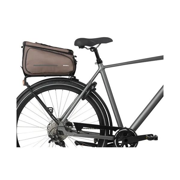 Déplacement du sac de transport de basilic