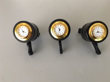 Appelez le noir avec une horloge