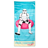 La serviette de plage en microfibre originale Stormtrooper Pool Day