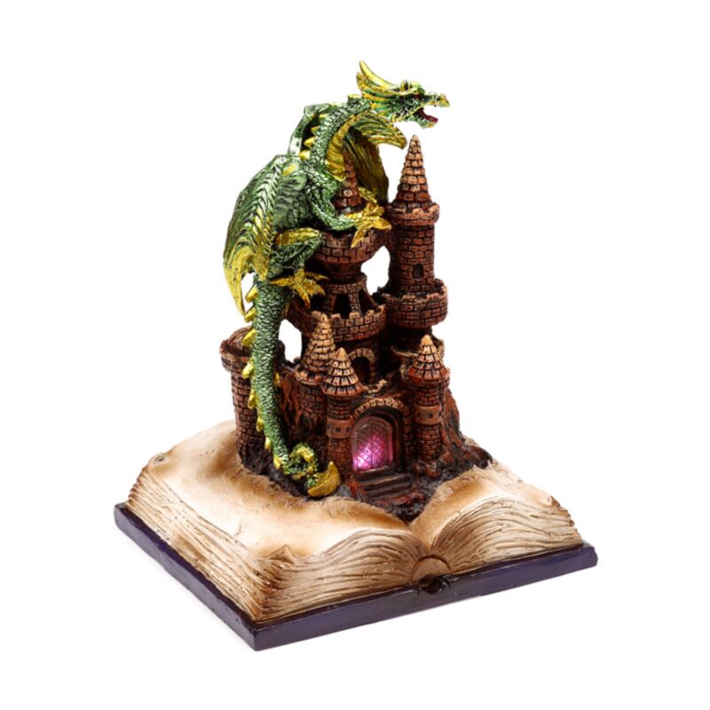 Des légendes sombres ont mené un dragon de terre de château de conte de fées enchanté