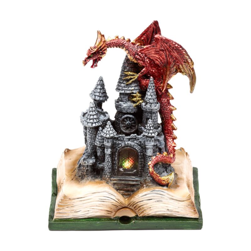 Des légendes sombres ont mené un dragon de terre de château de conte de fées enchanté