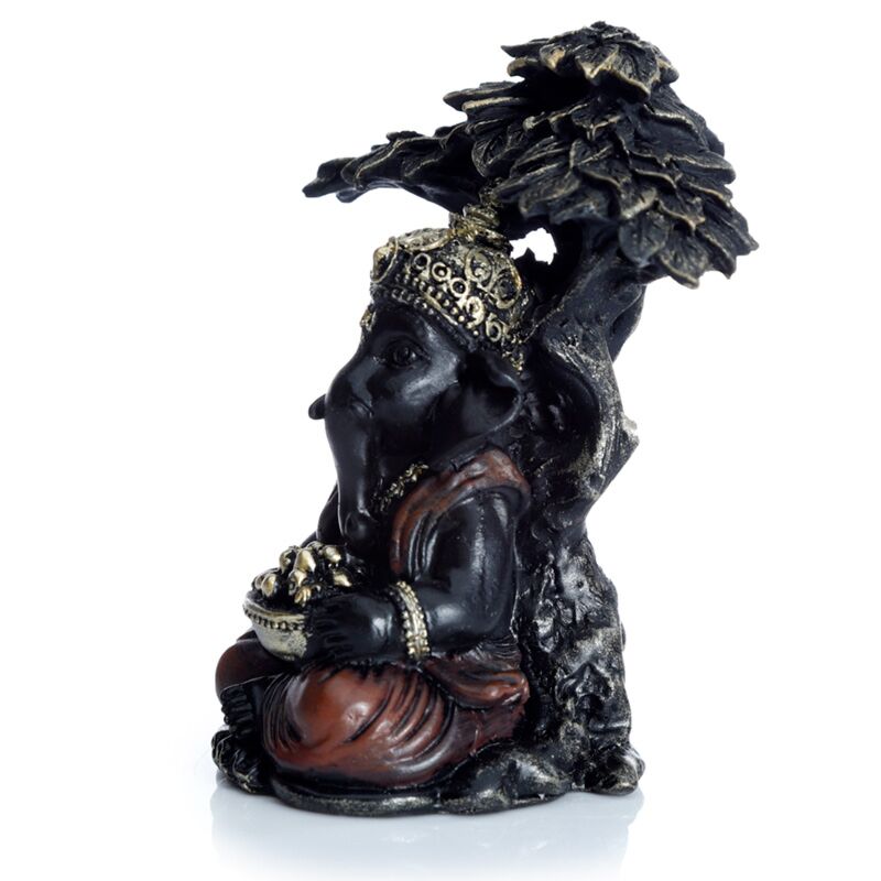 Ganesh en or noir assis sous un arbre