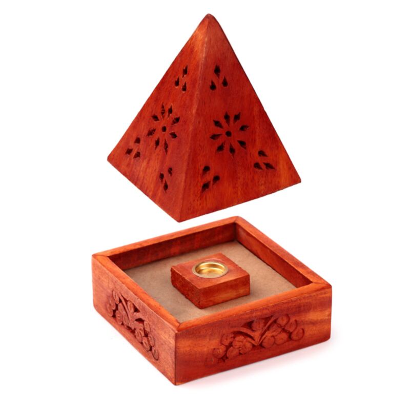 Porte encens pyramide en bois de manguier cônes moulures fleurs