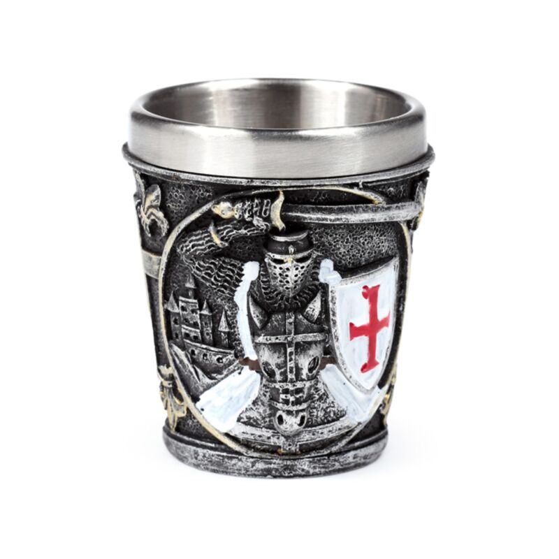 Chevalier médiéval avec verre à shot bouclier rouge blanc