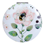Prairies de nectar près d’un miroir de maquillage compact