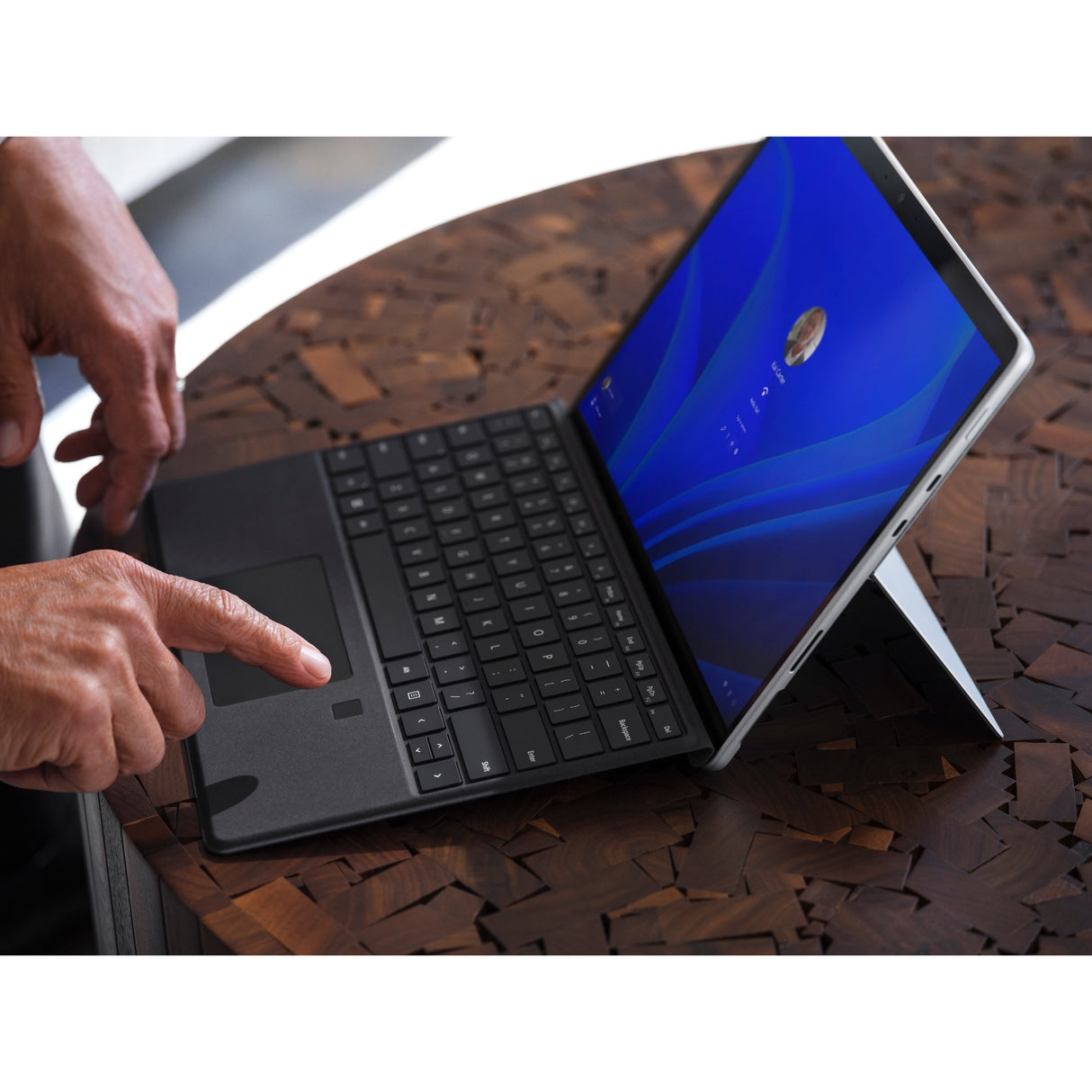 Clavier de signature Microsoft Surface avec empreinte digitale
